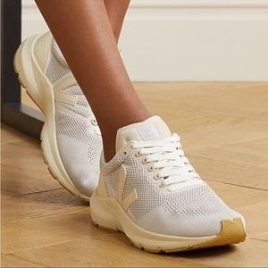 VEJA Marlin 2 Running Sneaker — Size 38 / 7